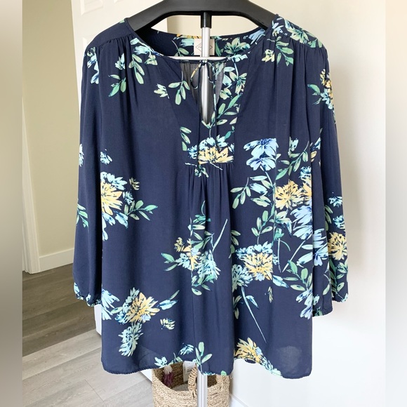 St. John’s Bay Navy Floral Blouse - Picture 1 of 7